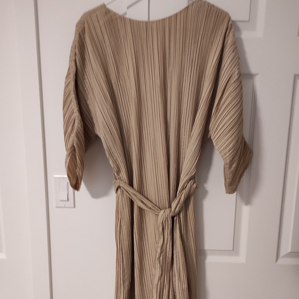 Chiffon pleated dress with belt